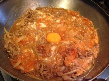 step4: 倒入蛋液，待蛋液達到喜愛的熟度即可起鍋。