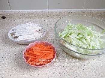 step2: 豆乾切條 , 芋頭及甘旬去皮切幼條 , 椰菜洗淨切絲