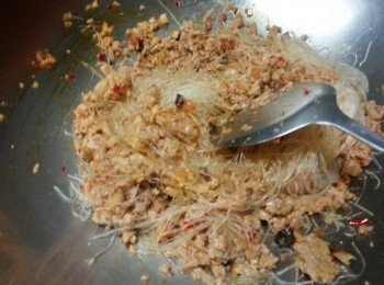 step6: 加粉絲一起炒一分鐘