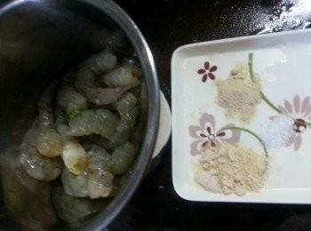 step6: 蝦用調味料醃15分鐘備用