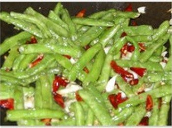 step8: 倒入撈出的四季豆