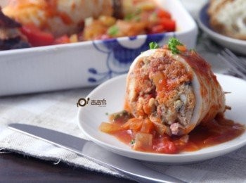 step5: 將透抽放入、加蕃茄醬以小火煨煮入味，湯汁呈濃稠即完成起鍋盛盤。