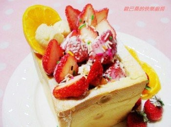 step7: [搭配<span class="group_1">材料</span>]有什麼用什麼ˊ方便喜歡即可ˊ 其實光是草莓淋上鷹牌煉奶就超好吃了 一層層往下吃ˊ不同風味ˊ迷人口感....還真有貴婦FU呢^^ 花點時間準備一份ˊ真的是甜蜜幸福的味道哦~