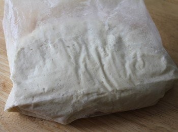 step1: 事先預備好麵糰一份. 食譜請到網路搜尋, 選擇自己喜歡的配方即可