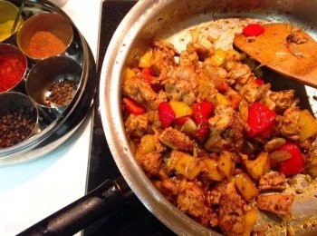 step6: 攪拌均勻後如果怕雞肉沒熟可以加一點點水稍微煮一下