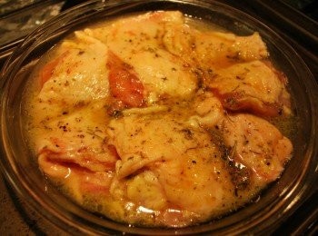 step3: 加入足以覆蓋雞肉的白酒(僅露出一點皮)