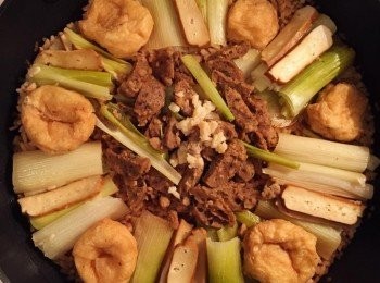 step6: 加入剩餘醬汁，蓋好，慢火，待醬汁完全收乾即成。