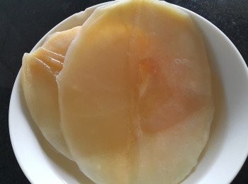 step5: 乾螺片，用水浸至軟身