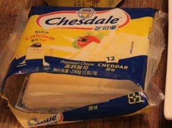 step10: 這次芝司樂選用高鈣得起司，喜歡重一點的口味時，可以在肉餡裡多填入起司喔 起司融化在肉裡時，會增加肉的醇厚感，是會讓人覺得有飽足感覺得食物喔