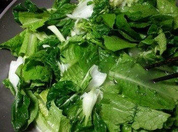 step11: 煮滾清雞湯,落粉絲及所有菜煮約3分鐘待所有菜至軟身