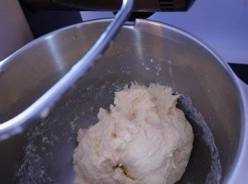 step2: 大約5分鐘成糰，水合法15分鐘。