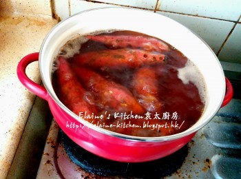 step2: 用中火煮至片糖完全溶化 , 蓋上蓋轉慢火煮20分鐘