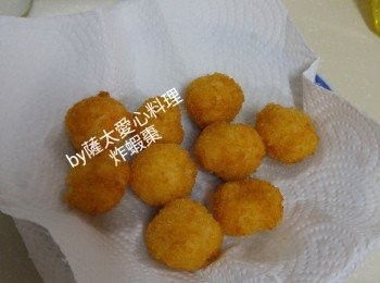 step3: 剩起放吸油紙上。