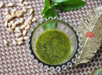 step5: 有了純淨的冷壓橄欖油搭配營養的松子做成的醬汁，是做義大利麵最佳的醬料，也可以用麵包或吐司及其他酥炸料理做沾醬吃，都非常的適合!