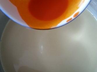 step11: 及加少許橙紅粉,(此動作可以免)(亦可以用紅菜頭渣汁,取天然色素)