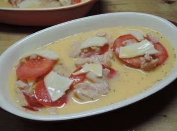 step6: 將蛋液倒入烤盅中，烤箱180度烤25分