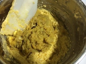 step3: 加入蕃薯泥，再加肉桂粉提味（不喜歡可不加），混合