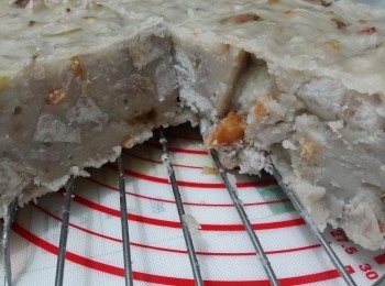 step1: 芋頭1/2刨絲 ,1/2切小方粒備用