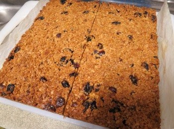 step5: 放入預熱至 170℃焗爐，焗 20分鐘,放凉後切條便可。