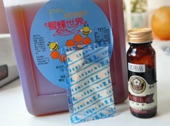 step2: 備料:天然蜂蜜、洋菜粉、陳醋老梅膏