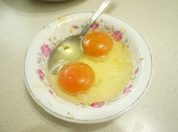 step3: 雞蛋打散備用