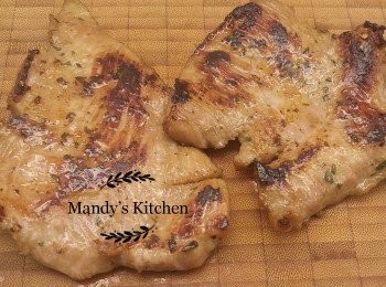 step4: 煎到兩面豬頸肉帶微燶即成。