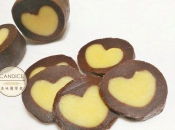 step13: 麵團組合 ❷ 將麵糰從冷凍庫取出，切片。