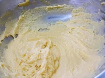 step2: 將步驟1離開火爐蛋液分 次加入拌勻成糊狀