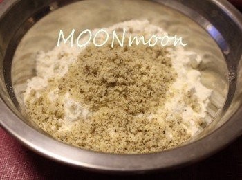step3: 美玫小麥粉、榛子粉及泡打粉混合好備用。