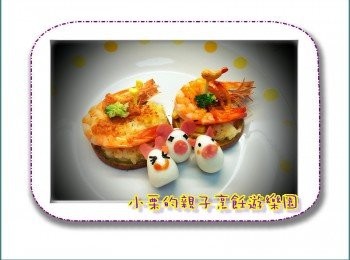 step4: 再放上鳥蛋裝飾,就成了3人在爭著吃蝦的畫面嘍!