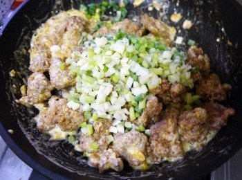 step7: 起鍋前下[<span class="group_3">配料</span>、調味]即可