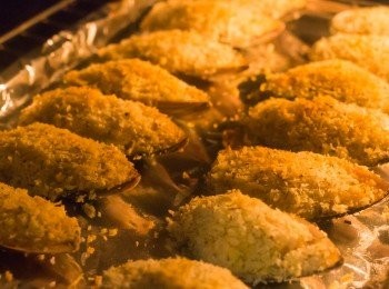 step4: 放入已預熱至攝氏180度的焗爐中，置於中層，焗約 12 - 15 分鐘至表面金黃色。