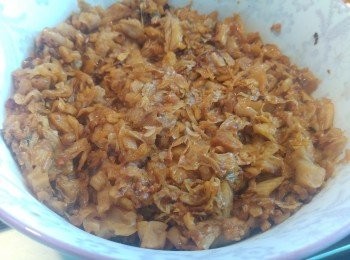 step8: 將梅菜熄火後全部倒入腩肉碗內。