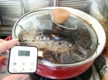 step4: 蓋上蓋轉慢火煮30分鐘