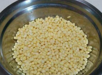 step2: 去皮的綠豆。