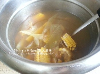 step6: 再轉慢火煲2小時 , 最後加少許鹽調味即可