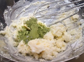 step3: 之後加入綠茶粉及鹽拌勻