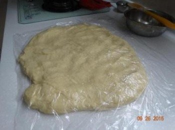 step3: 3<span class="group_2">油皮</span>1.中筋麵粉用濾網過篩.無水奶油放軟2.所以材料放入麵包機打至光滑(或用手揉至光滑攤平)再醒置20分鐘15分翻面(圖為<span class="group_2">油皮</span>圖).