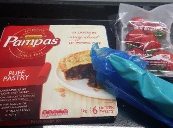 step1: 吉士粉按包裝指示加牛奶混合成吉士醬，放雪櫃雪最少30分鐘