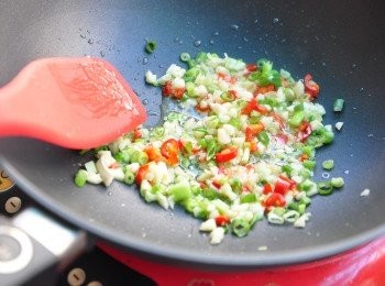 step3: 拌炒待釋出香氣