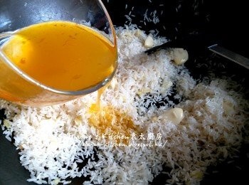 step14: 加入1/3份量的雞汁拌勻