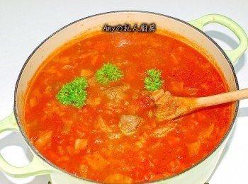 step5: 燉煮完成前加入適量的鹽及黑胡椒粉調味,湯頭的濃度可依個人喜好添加水份調整