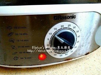 step8: 將豆豉醬放入電蒸鍋內 , 蓋上蓋蒸10分鐘至出味
