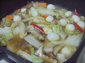 step4: 7.煮滾後改以中小火讓所有食材慢慢悶煮收汁至所需程度即可