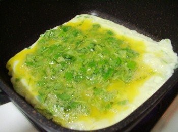 step4: 熱鍋加入油3大匙ˊ將拌勻的步驟3倒入