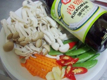 step1: 先準備好所需<span class="group_1">材料</span>ˊ蔬菜洗淨ˊ處理成適當大小備用