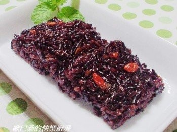 step7: PS:切時可用餐巾紙在刀面抹上少許油ˊ這樣才切得漂亮。 不管熱熱吃ˊ冷了吃ˊ味道都相當棒ˊ推薦大家試試看。