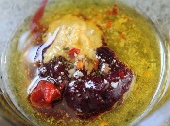 step1: 將藍莓芥末醬材料攪拌均勻備用