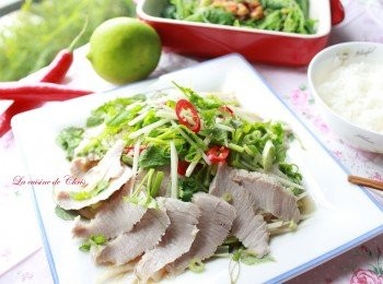 step7: 淋上醬汁，擺上香菜，嫩薑絲及蔥粒。非常好吃喔～！^^b