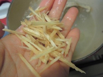 step5: 加入薑絲。